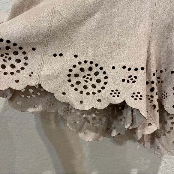 MANGO MNG SUIT Laser Cut Faux Suede Shorts Size 6 Tan - Picture 3 of 9